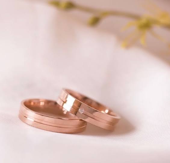 Par de alianças banhadas em ouro rose - 4mm